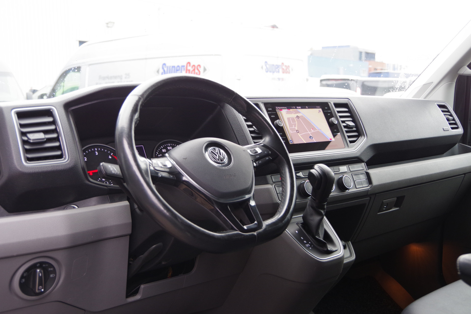 48671231-4.jpg