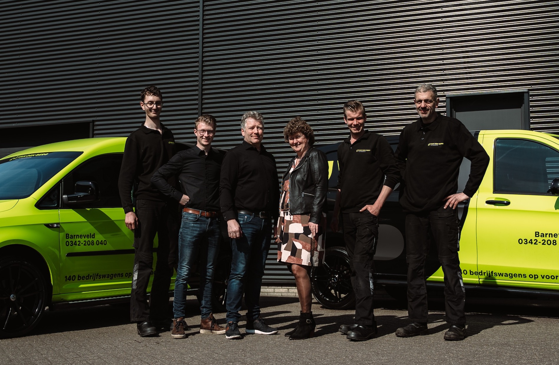 Team Van den Berg in de showroom