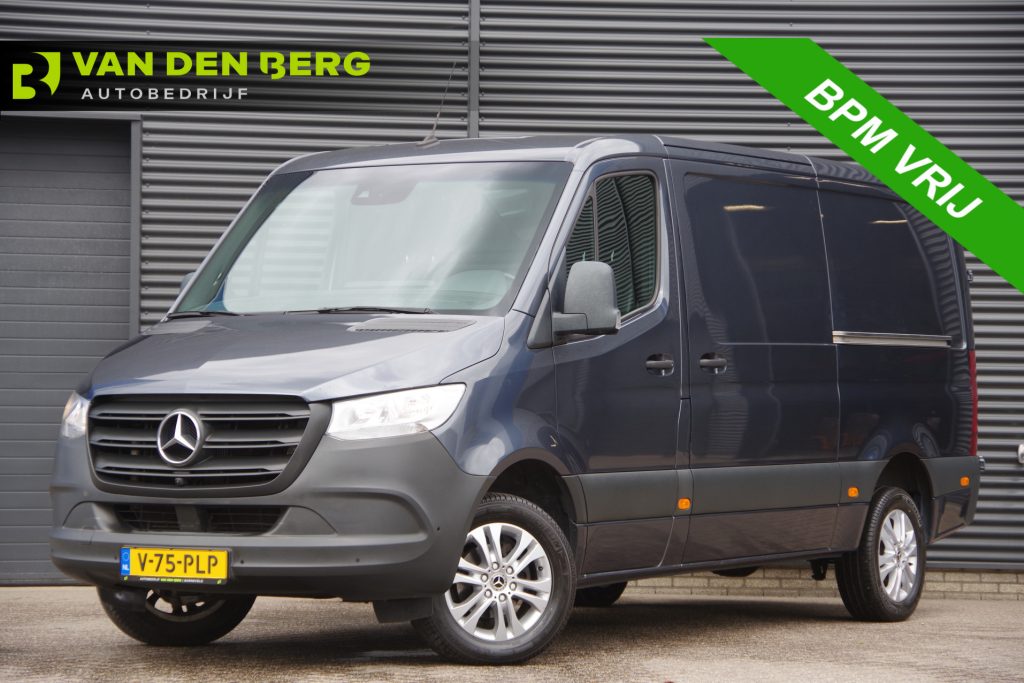 Mercedes-Benz Sprinter - 319 3.0 CDI V6 L2H1 MARGE! AUT. 2X SCHUIFDEUR, 3.5T TREKHAAK, LEDER, ADAPT. CRUISE, 360 CAMERA, NAVI, CLIMA, STOELVERWARMING